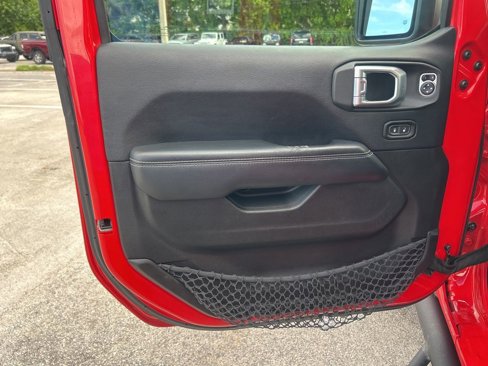 Used 2018 Jeep Wrangler Unlimited Sahara image 35