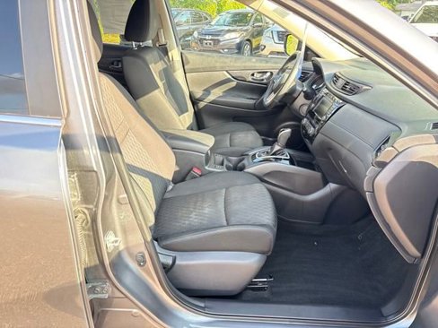 Used 2018 Nissan Rogue SV image 41