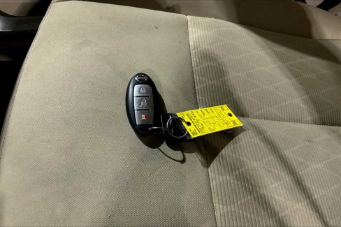 Used 2016 Nissan Titan SV image 14