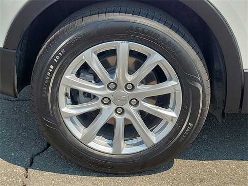Used 2023 Cadillac XT4 Luxury w/ Cold Weather Package image 31