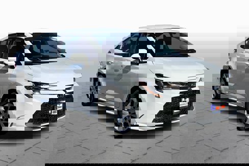 Used 2021 Toyota Corolla LE image 2