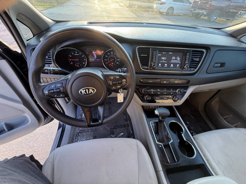Used 2019 Kia Sedona LX image 8