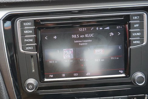 Used 2018 Volkswagen Passat 2.0T image 28