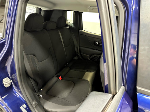 Used 2018 Jeep Renegade Altitude image 17