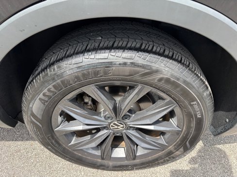 Used 2022 Volkswagen Tiguan SE image 17