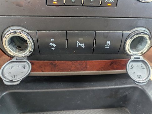 Used 2014 Chevrolet Suburban LT image 24