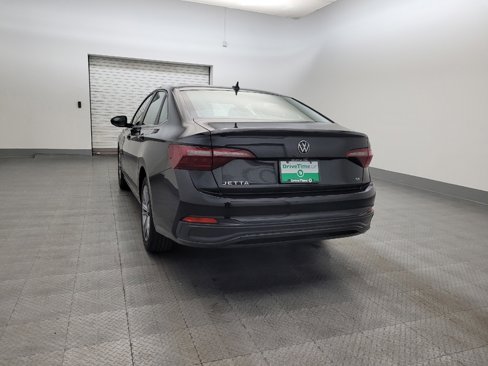 Used 2024 Volkswagen Jetta SE image 6