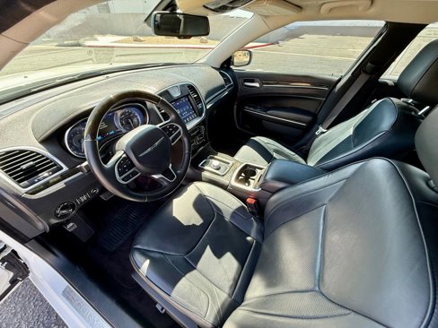 Used 2017 Chrysler 300 C image 15