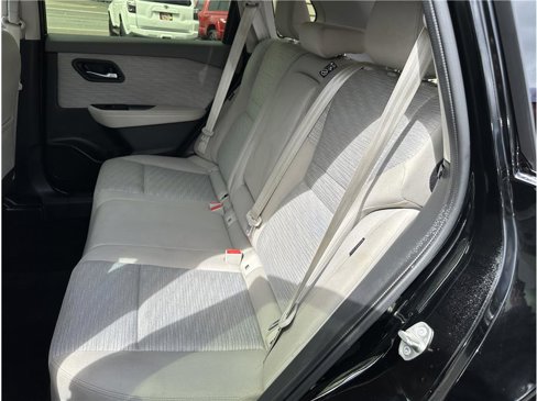 Used 2023 Nissan Rogue SV image 22
