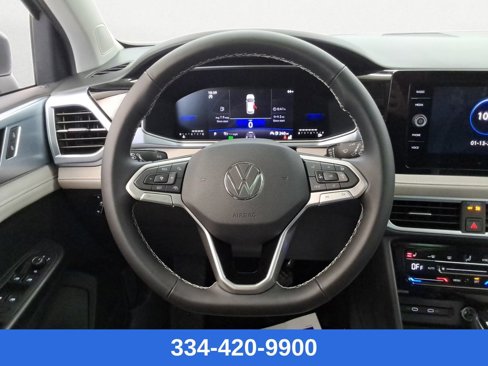 Used 2025 Volkswagen Taos SE w/ Panoramic Sunroof Package image 12