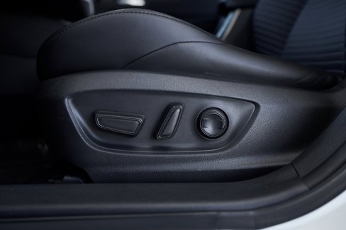 Used 2020 Toyota Corolla XSE image 19