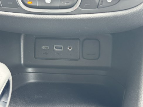 Used 2023 Chevrolet Equinox LT image 25