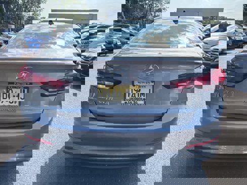 Used 2018 Hyundai Elantra SEL image 3