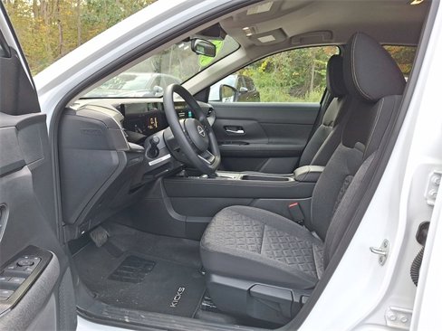 Used 2025 Nissan Kicks SV image 11