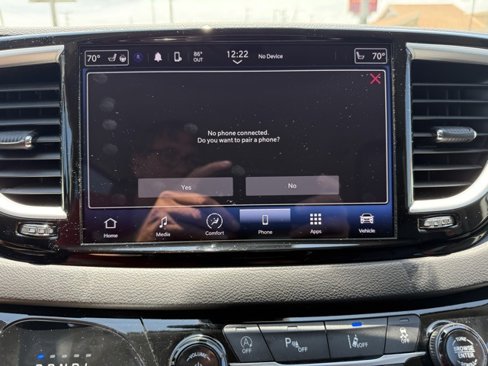Used 2024 Chrysler Pacifica Touring-L image 23