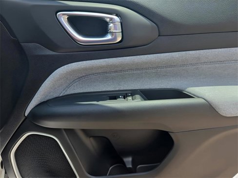New 2025 Jeep Compass Latitude image 48