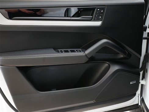Used 2024 Porsche Cayenne image 12