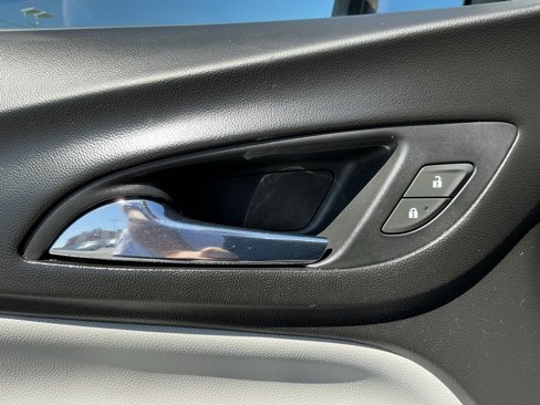 Used 2020 Chevrolet Equinox LT w/ Driver Convenience Package image 67