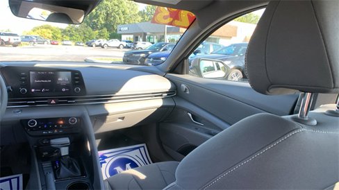 Used 2023 Hyundai Elantra SEL w/ Winter Weather Package image 22
