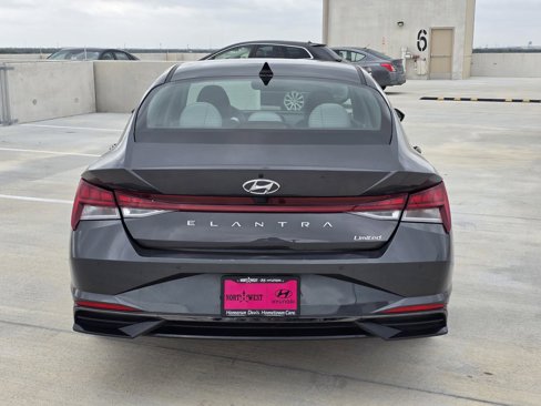 Used 2022 Hyundai Elantra Limited image 7
