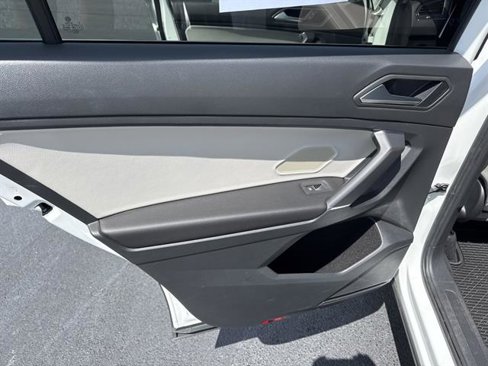 Used 2020 Volkswagen Tiguan SEL image 11
