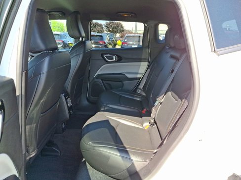 Used 2024 Jeep Compass Limited image 10
