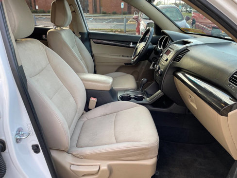 Used 2011 Kia Sorento LX w/ Convenience Pkg image 26