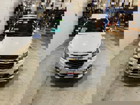 Used 2016 Chevrolet Cruze LT image 2