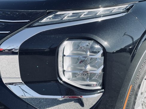 Used 2023 Mitsubishi Outlander ES image 9