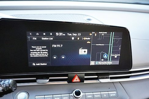Certified 2024 Hyundai Elantra SEL image 24