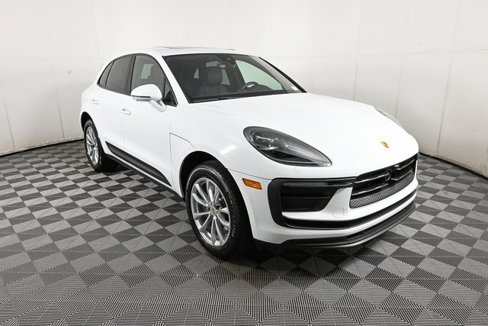Certified 2025 Porsche Macan image 27
