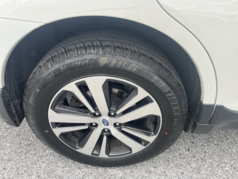 Used 2018 Subaru Outback 3.6R Limited image 12