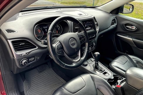 Used 2019 Jeep Cherokee Latitude Plus w/ Comfort/Convenience Group image 10