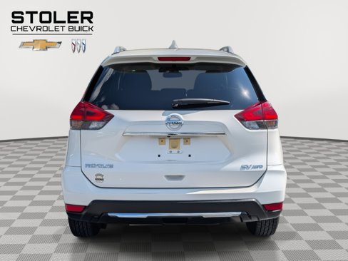 Used 2017 Nissan Rogue SV w/ SV Premium Package image 4