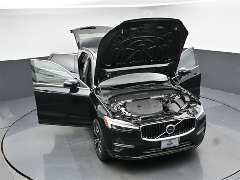 Used 2022 Volvo XC60 B5 Momentum w/ Climate Package image 46