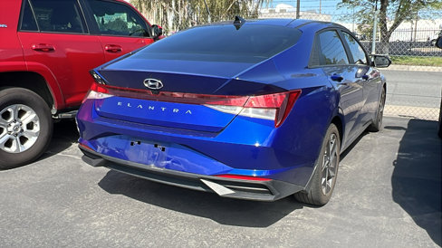 Used 2023 Hyundai Elantra SEL w/ Convenience Package image 3