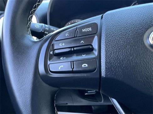 Used 2022 Hyundai Venue Limited image 27