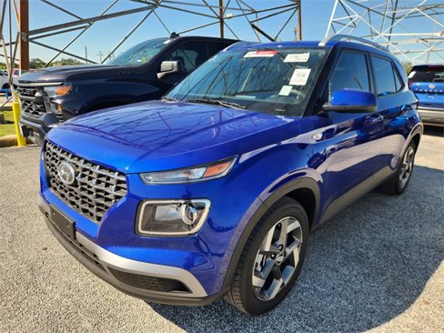 Used 2025 Hyundai Venue SEL image 3