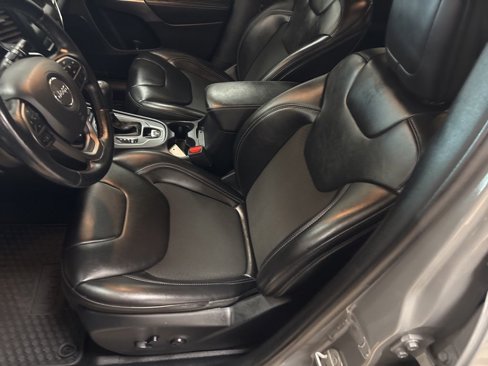 Used 2020 Jeep Cherokee Latitude Plus w/ Cold Weather Group image 23