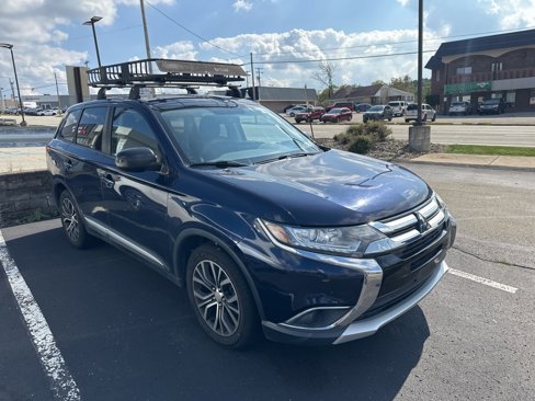 Used 2017 Mitsubishi Outlander ES image 3