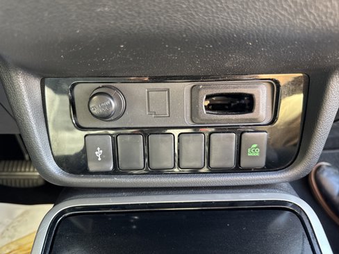 Used 2020 Mitsubishi Outlander SE image 17