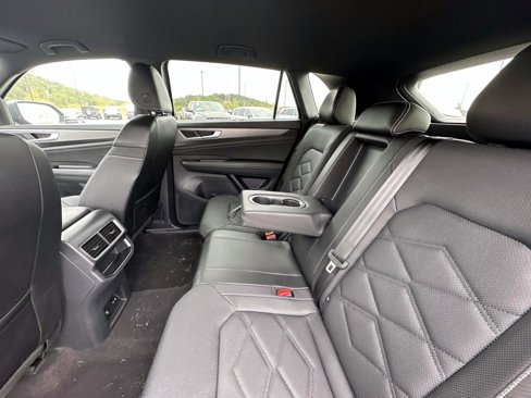 Used 2024 Volkswagen Atlas Cross Sport SE image 15