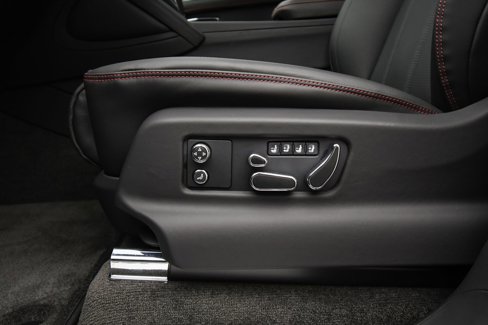 Used 2024 Bentley Bentayga Extended Wheelbase image 40