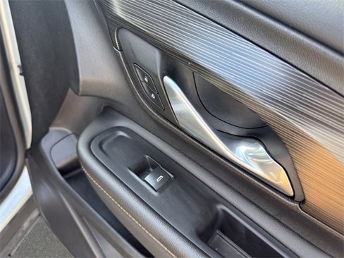 Used 2019 GMC Terrain SLT w/ Preferred Package image 16