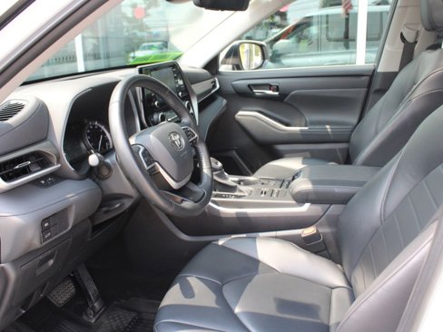 Used 2022 Toyota Highlander XLE image 11