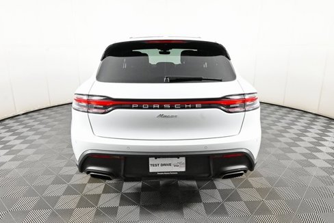 Certified 2025 Porsche Macan image 30