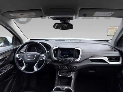 Used 2023 GMC Terrain SLT image 3
