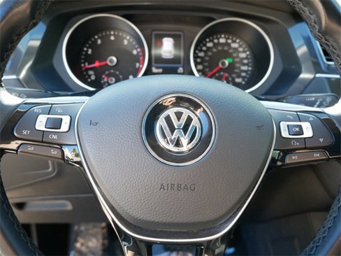 Used 2018 Volkswagen Tiguan SE w/ Panoramic Sunroof Package image 17