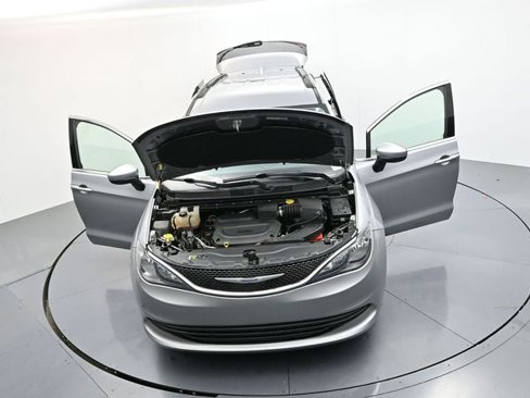 Used 2020 Chrysler Voyager Lxi image 43