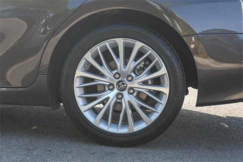 Used 2018 Toyota Camry XLE image 9